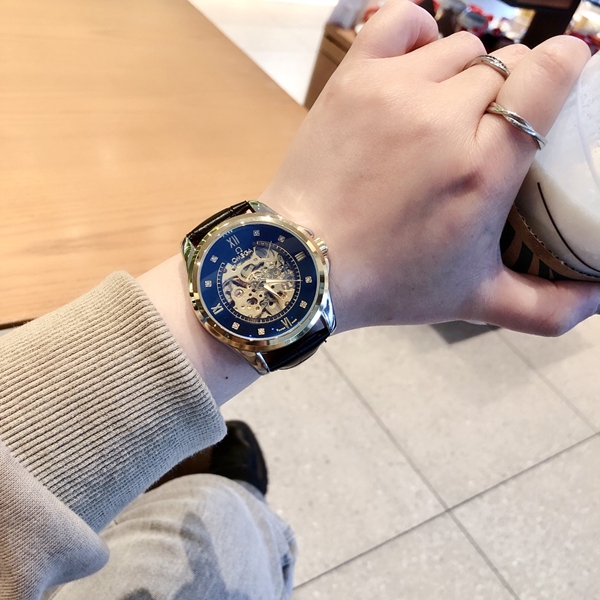 ブランド時計背面デザイン